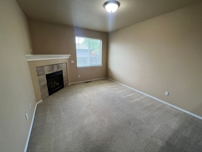 Photo - 2 Bed/1.5 Bath Townhome Near the Old Mill - Attached Garage Unidad 200
