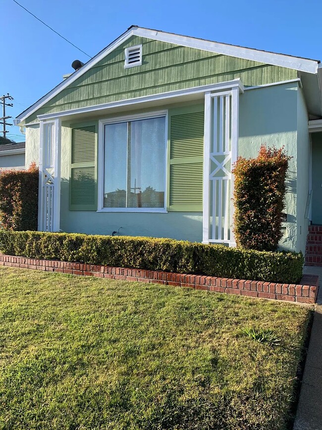 Front window - 160 Hazelwood Dr