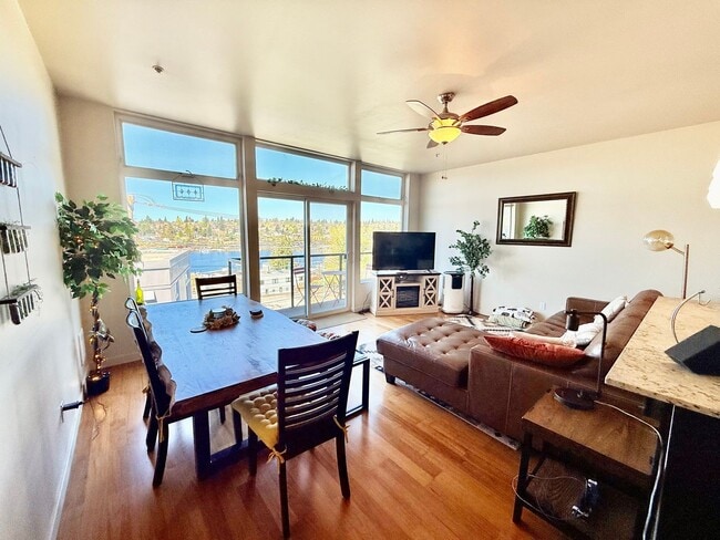 Photo - Ruby Condominiums - Eastlake Unit 411