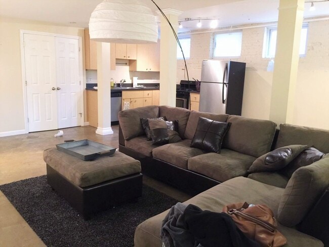 Photo - 67 Frankfort St Unidad B Rental