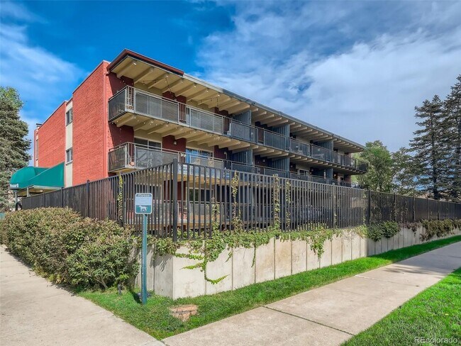 Photo - FABULOUS PEARL STREET CONDO IN SECURE BLDG...