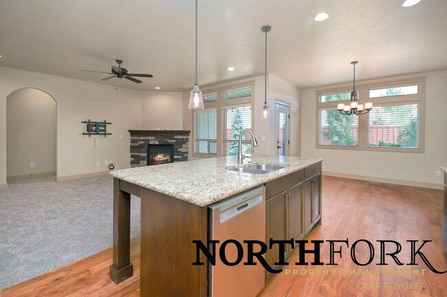 Photo - Desirable Star Home Coupled with Convenience