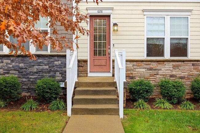 Building Photo - 628 Bushwood Alley