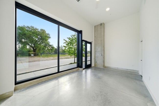 Building Photo - 2623 Keene St Unit 0101