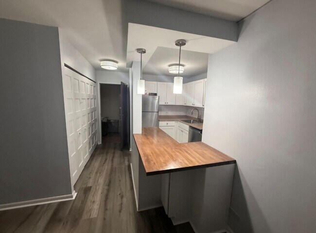 Photo - 3930 N Pine Grove Ave Unit 608