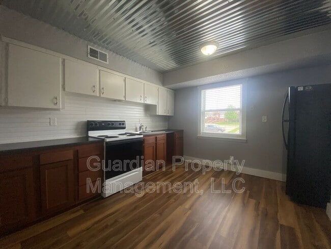 Photo - 519.5 W 8th St