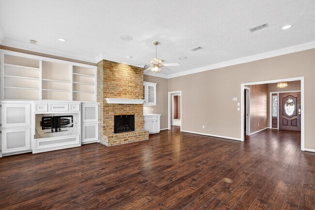 Photo - 207 Hearthstone Cir