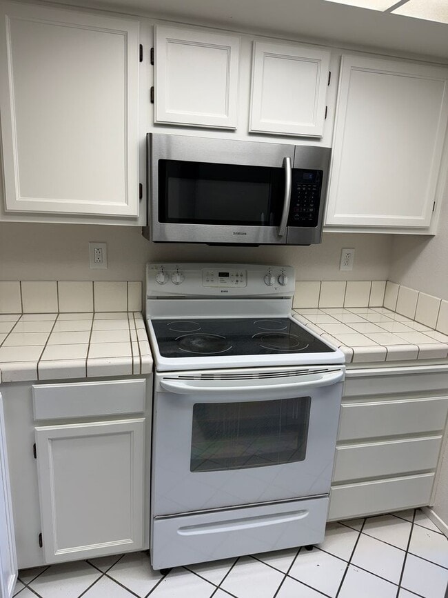 Photo - SPACIOUS 1 BEDROOM, 1.5 BATHROOM TOWNHOME IN SAN JOSE. MUST SEE!!!