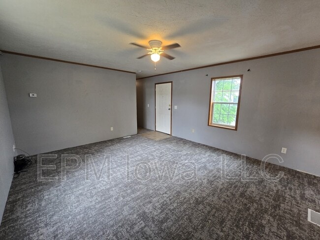 Photo - 700 W Ridgeway Ave