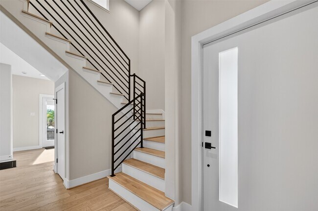 Photo - 2511 N MacGregor Way