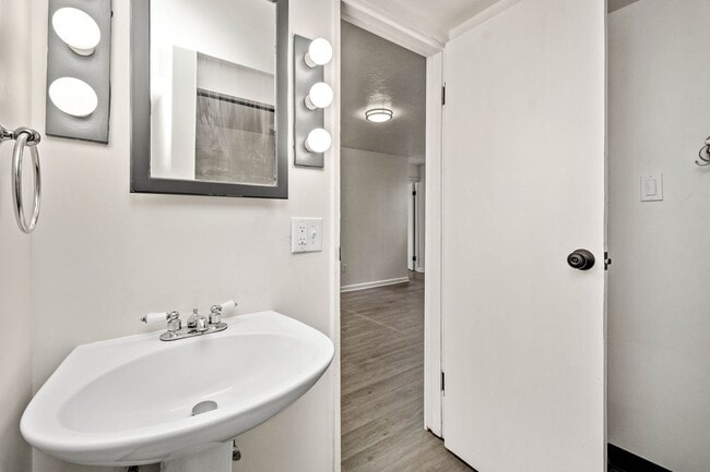 Photo - 1653 Suburban Ave Unidad 1653 Suburban Avenue - 1st Floor