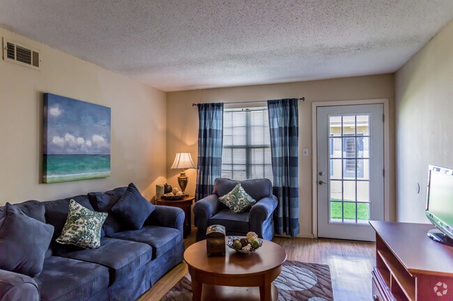 2HAB, 1.5BA - 950 ft² - Sala de estar - Grahamwood Place-New