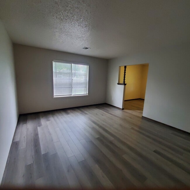 Living Room - 2016 W Jefferson St