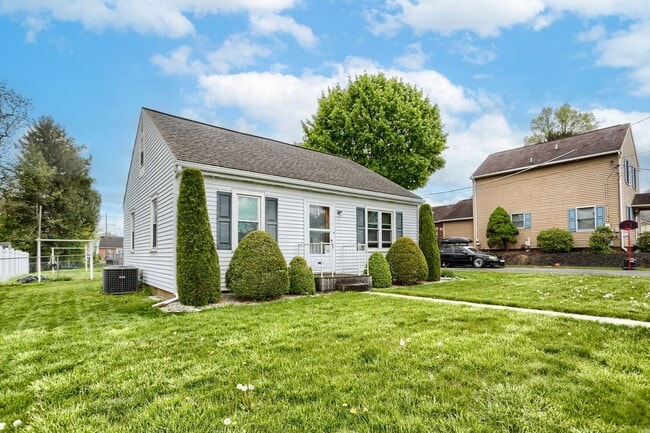 Photo - 256 Webster St