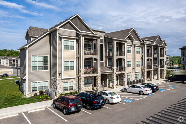 Thrive at Creekside Apartments and Townhomes - Thrive at Creekside Apartments and Townhomes