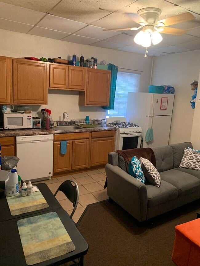 416 Semple St Apartment Unit 3 Pittsburgh, PA