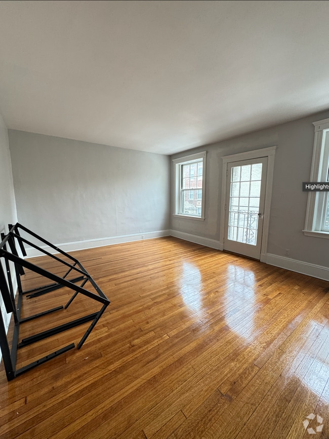 Building Photo - 104 Strathmore Rd Unit 2 Rental