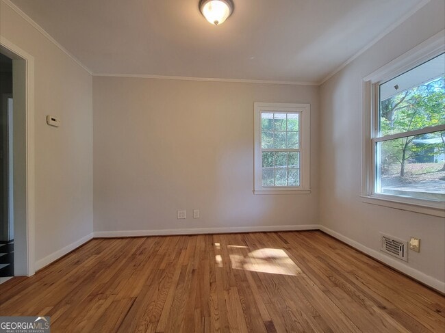 432 Lakeview Dr SW