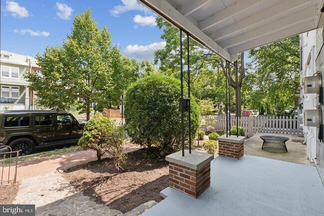 Photo - 1267 Morse St NE