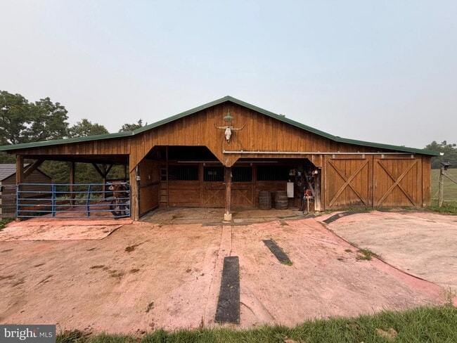 Photo - 1579 Millner Rd