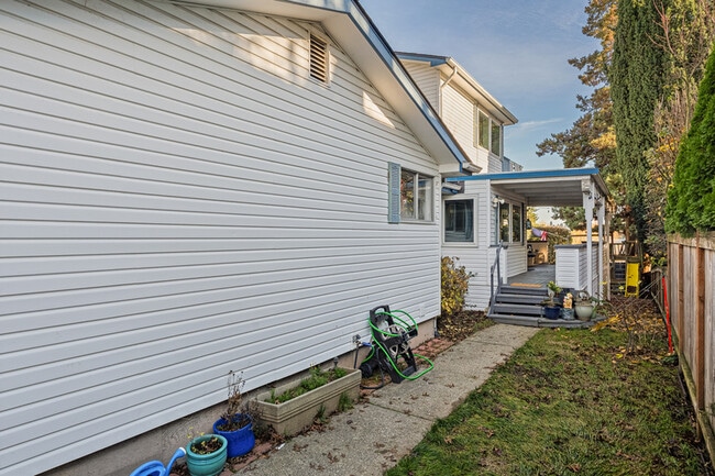 Photo - 6807 Aurora Ave N