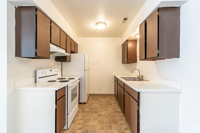 2BR, 1BA - 750SF - Kitchen