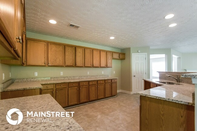 Photo - 2791 Groovers Lake Point