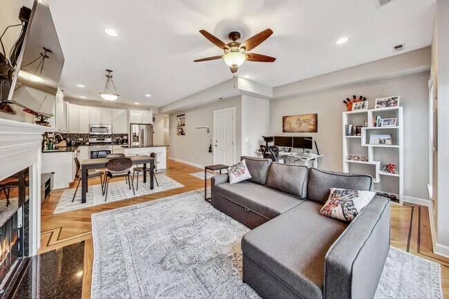 Photo - 3042 N Oakley Ave Unidad 2S