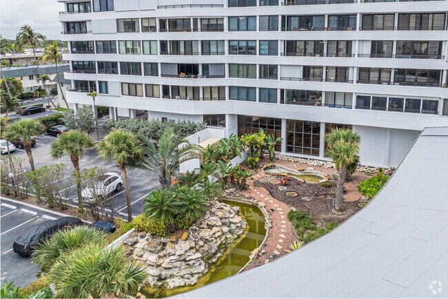 Entrance - Mayfair House West