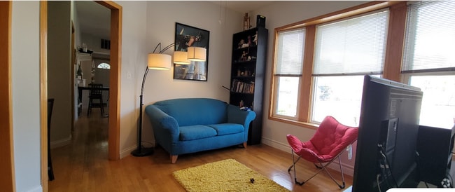 Building Photo - 2700 W Chicago Ave Unit 2R Rental