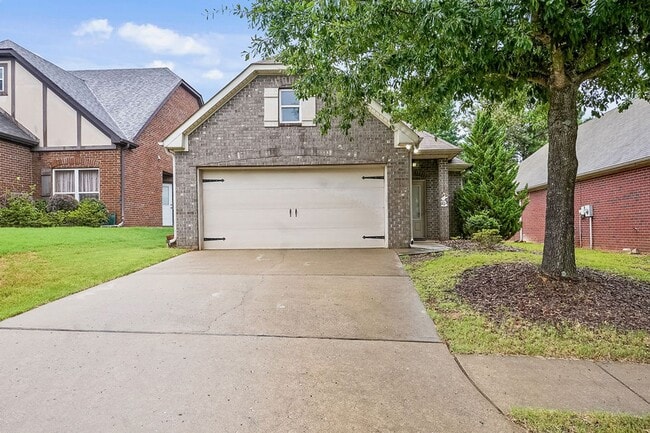 Building Photo - One level 3BR, 2BA patio home in Oxmoor Glen