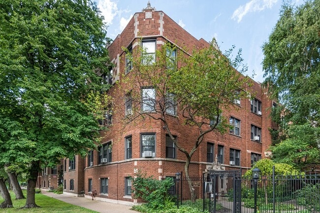 Building Photo - 5465 S Ingleside Ave Unit 3E