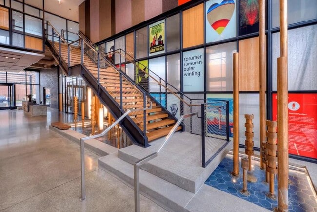 Building Photo - 1 bedroom in Chicago IL 60610 Unit 1604