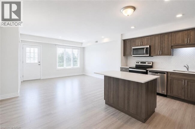 Photo - 160 Rochefort St.