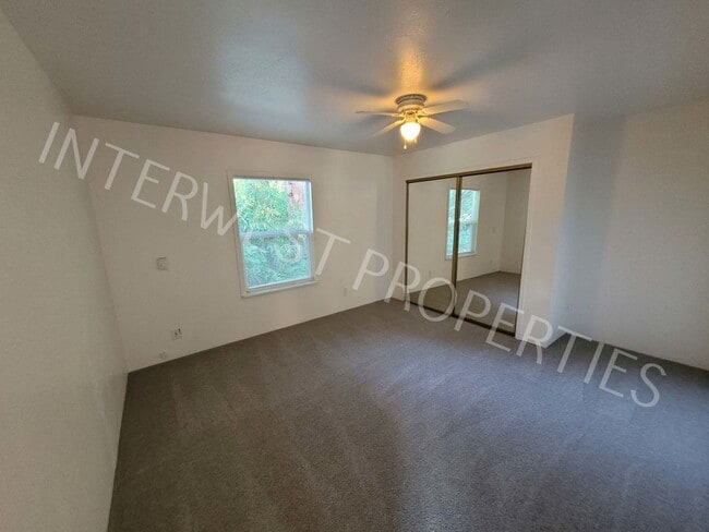 Photo - Cozy 3 bd House in Oregon City with Garage, Storage, & W/D Hookups!