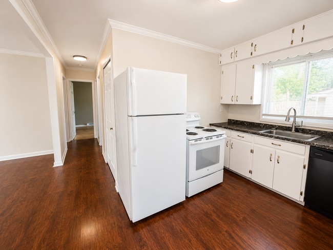 Photo - 2582 Roselawn St