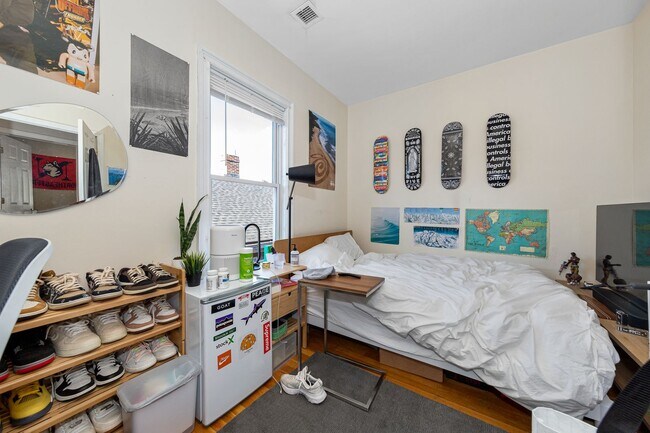 Photo - Nicely Priced 4-bed, 2-bath Mission Hill Apartment