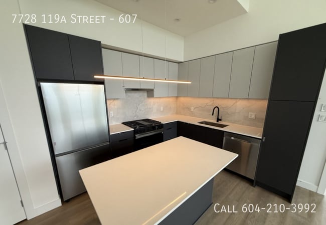 Building Photo - Beautiful Top Floor Corner Condo Unit 607