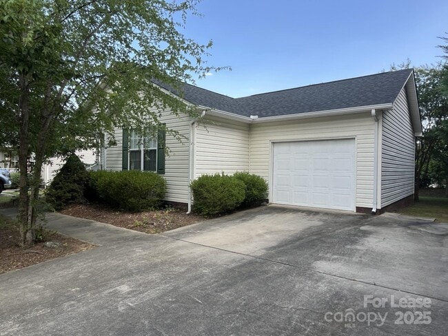 Building Photo - 1015 Piney Church Rd Rental