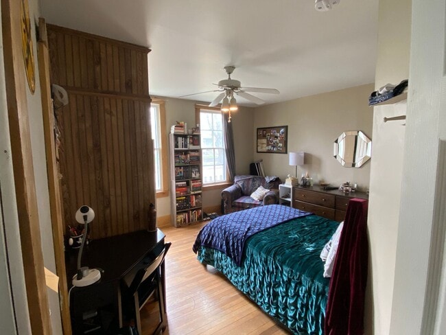 Photo - 3 Bedroom 1 Bath House - Close to Downtown Iowa City