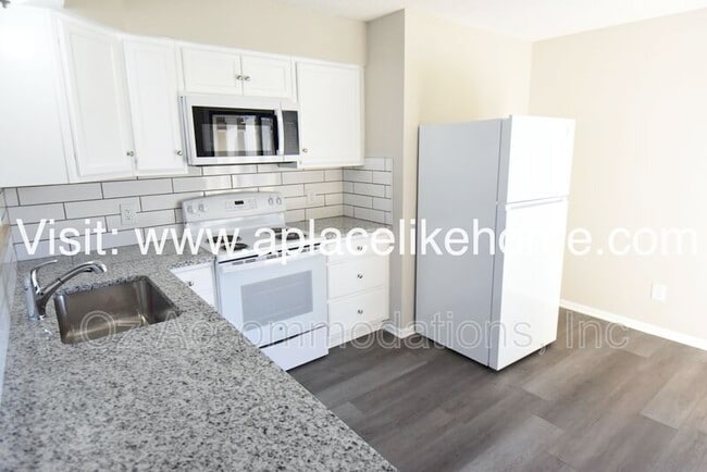 Photo - 912 S Edgebrook Ln Unit Apt A