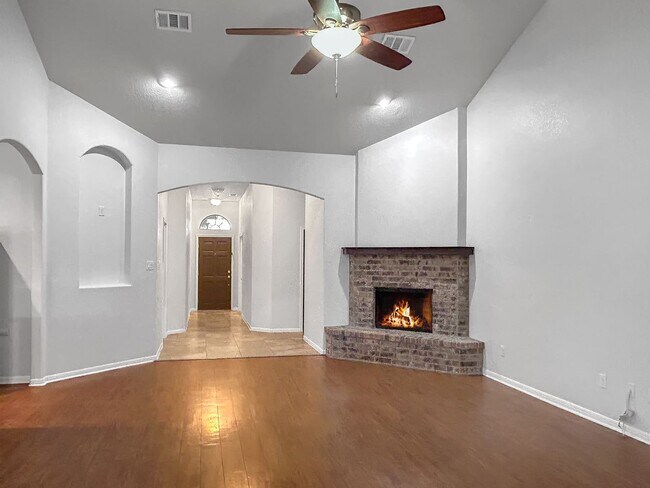 Photo - Spacious and Stylish in Schertz!