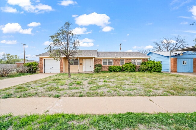 Building Photo - Cozy Home w/ Large Backyard, Minutes from TTU