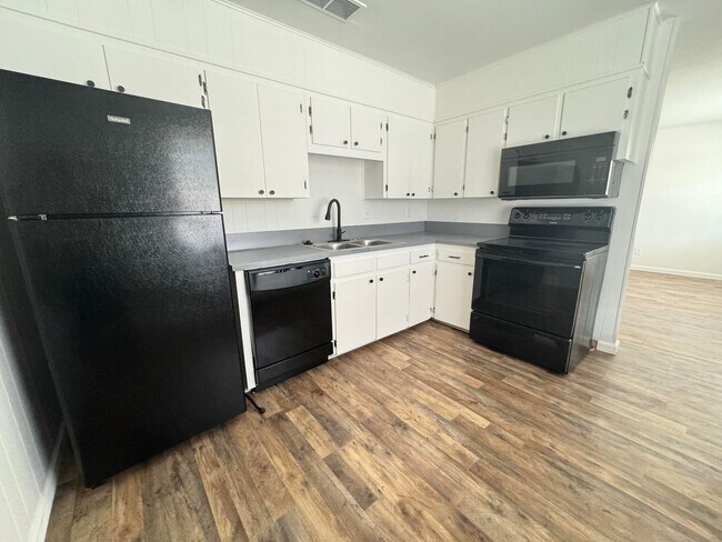 Photo - 611 Sunset Ln Unit H