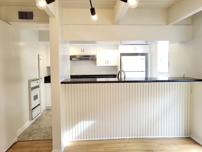 Photo - 312 S Elm Dr