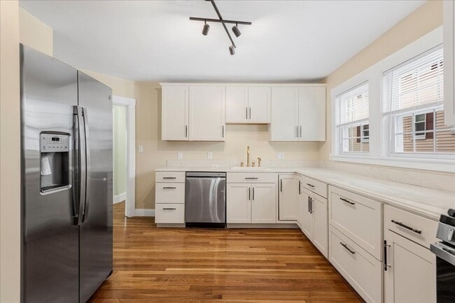 Building Photo - 51 Roslin St Unit 1