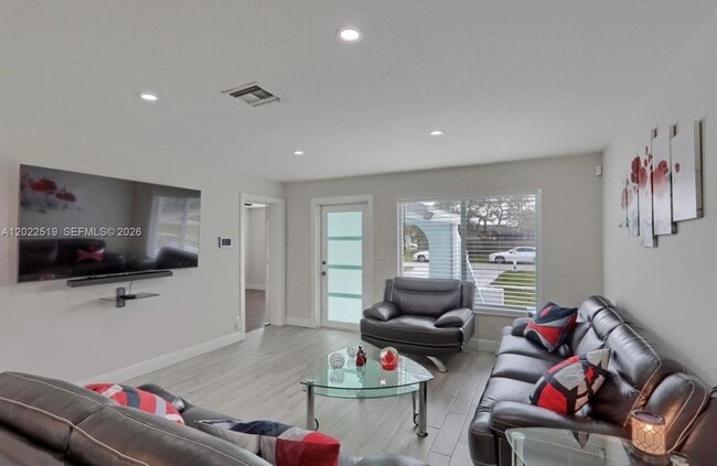 Photo - 876 Gardenia Dr