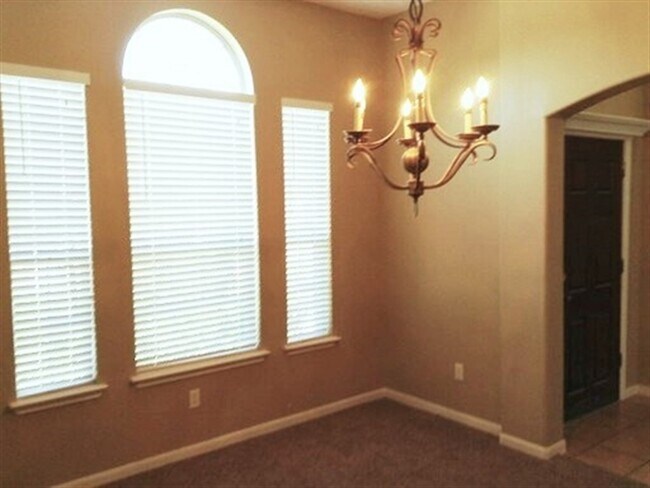 Photo - 2210 2 Trail Dr