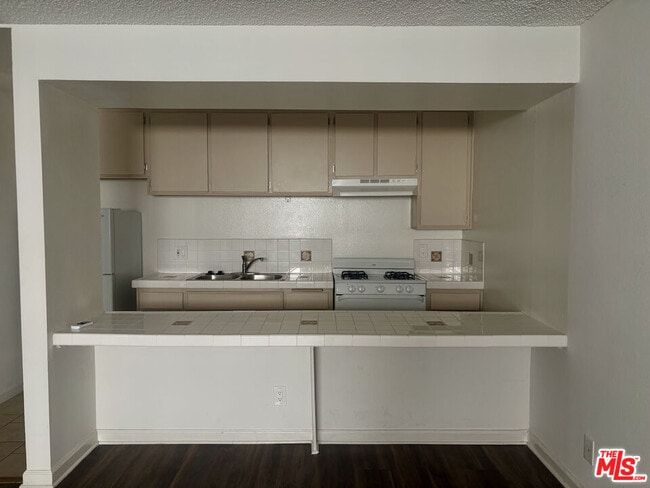 5418 Hermitage Ave Unit 103