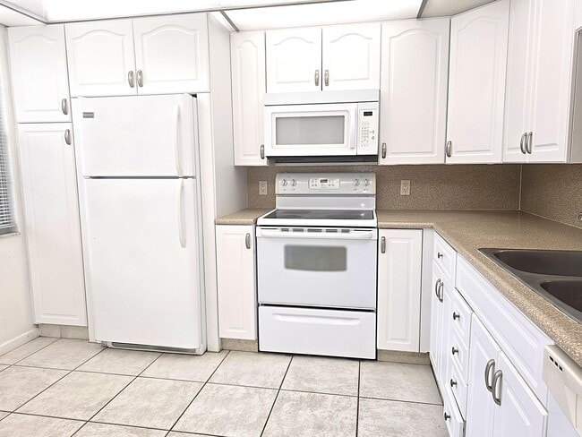 Photo - 2803 Victoria Way Unidad B1